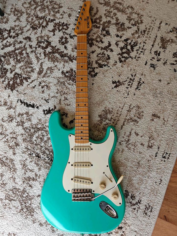 Schecter Custom Shop Traditional Wembley Stratocaster (Relic) Seafoam green