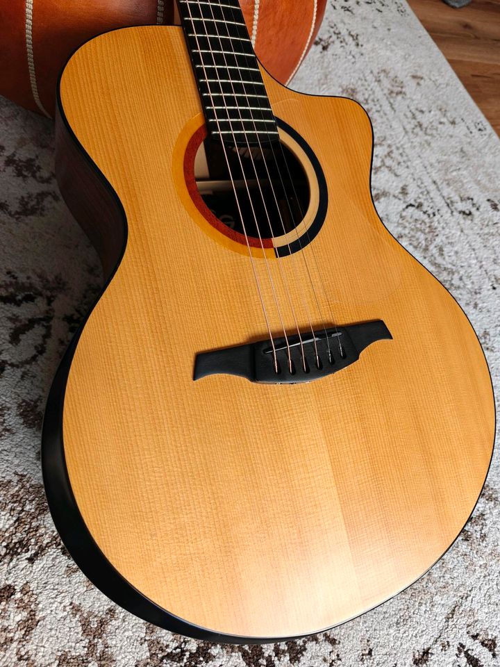 LAG TCusto36 (Custom Shop) Pierre Bensusan