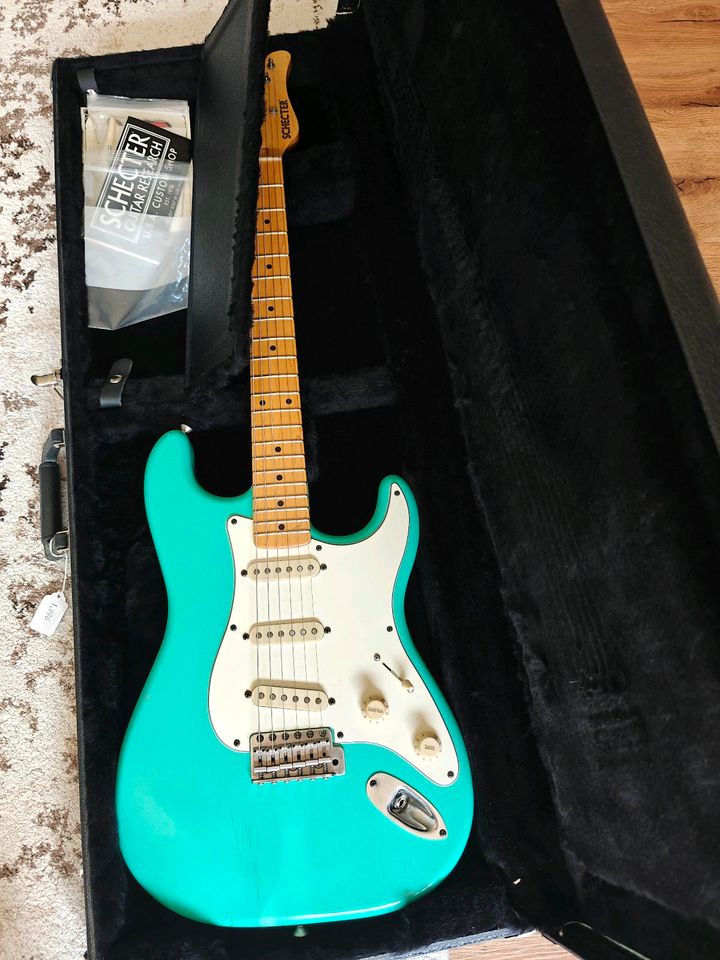 Schecter Custom Shop Traditional Wembley Stratocaster (Relic) Seafoam green