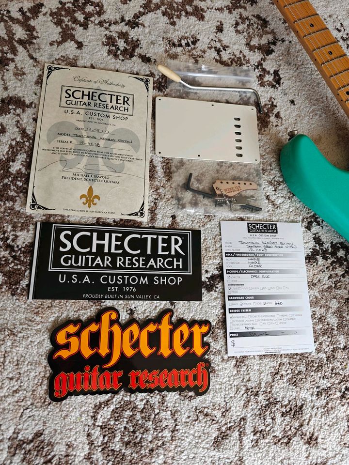 Schecter Custom Shop Traditional Wembley Stratocaster (Relic) Seafoam green