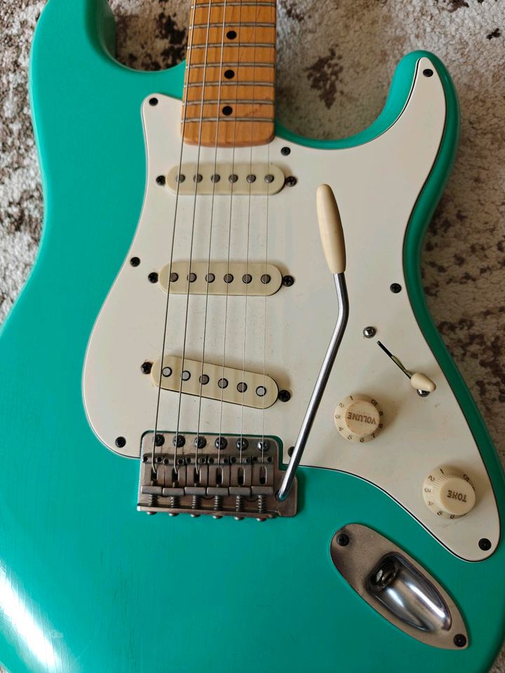 Schecter Custom Shop Traditional Wembley Stratocaster (Relic) Seafoam green