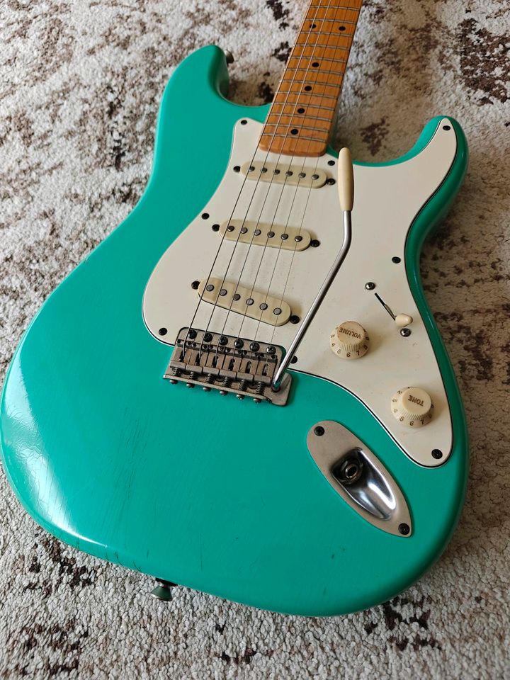 Schecter Custom Shop Traditional Wembley Stratocaster (Relic) Seafoam green